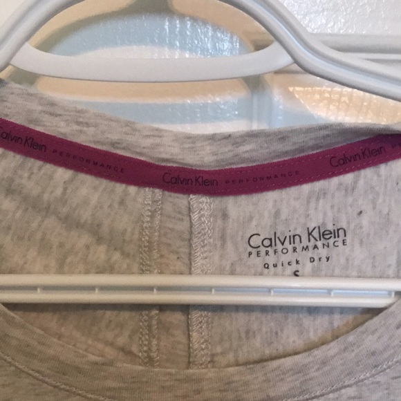 Clavin Klein Scrunchy Back Top - Picture 4 of 4